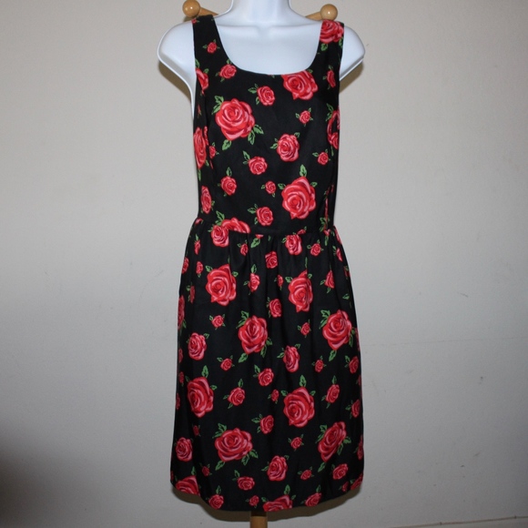 rose patterned dress - Picture 2 of 7